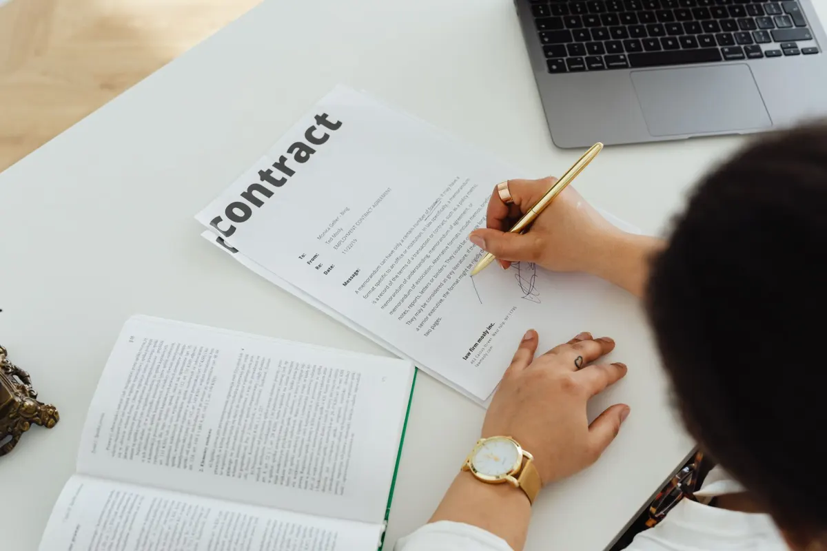 Modèle et guide complet d’un contrat CDD conforme aux lois 2024