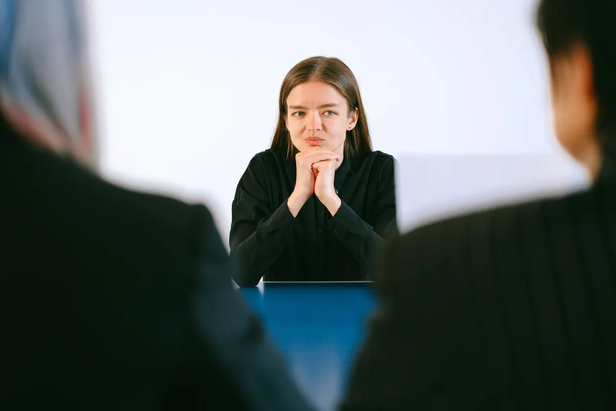 Recruter son premier salarié : étapes, obligations et aides à connaître en 2026