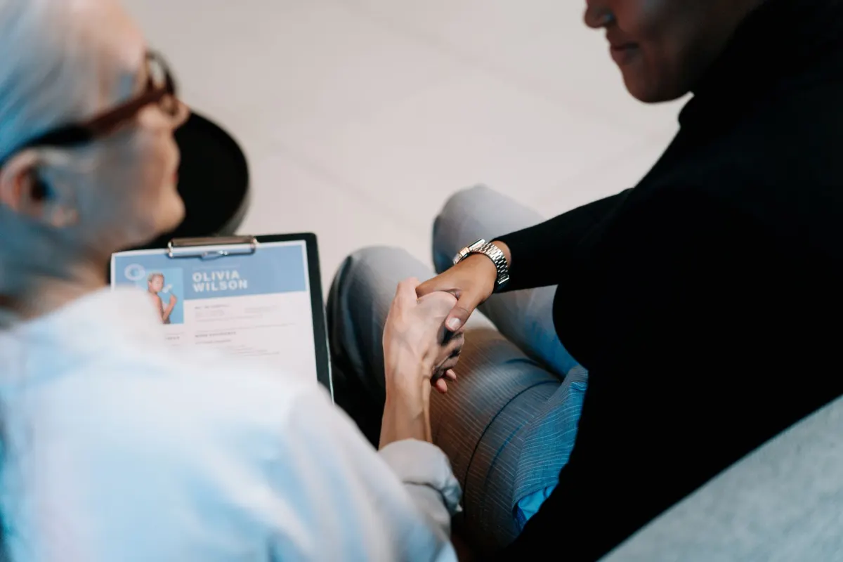 Comment rédiger un CV design qui attire les recruteurs en 2026