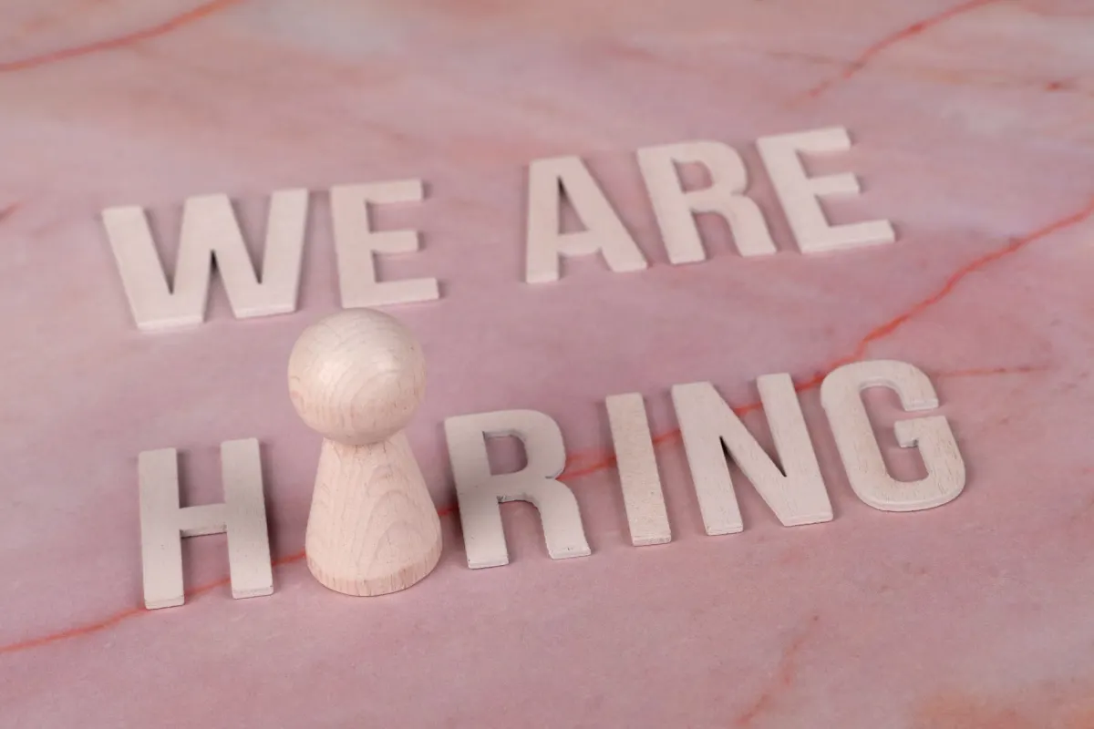 Salaire d'un chargé de recrutement en 2026 : grille et évolution
